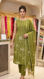 CHINNON  SLEEVELESS SUIT WITH HIGHLTING ON FLOWERS