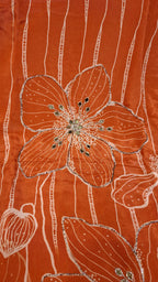 CHINNON  SLEEVELESS SUIT WITH HIGHLTING ON FLOWERS