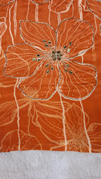 CHINNON  SLEEVELESS SUIT WITH HIGHLTING ON FLOWERS