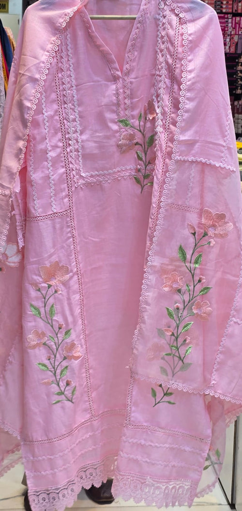 EMBROIDERED FLORAL GRACE