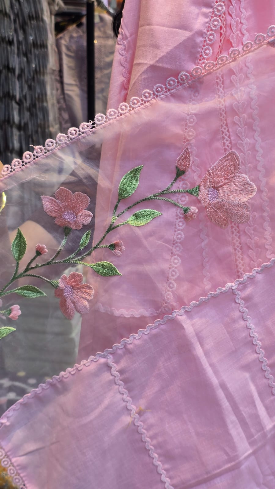 EMBROIDERED FLORAL GRACE