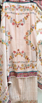 TRADITIONAL ELEGANCE MODERN TOUCH