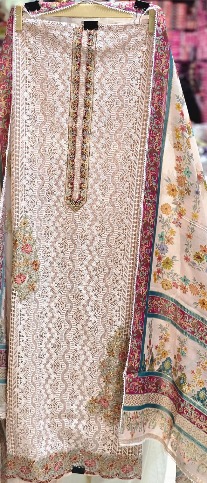 TRADITIONAL ELEGANCE MODERN TOUCH