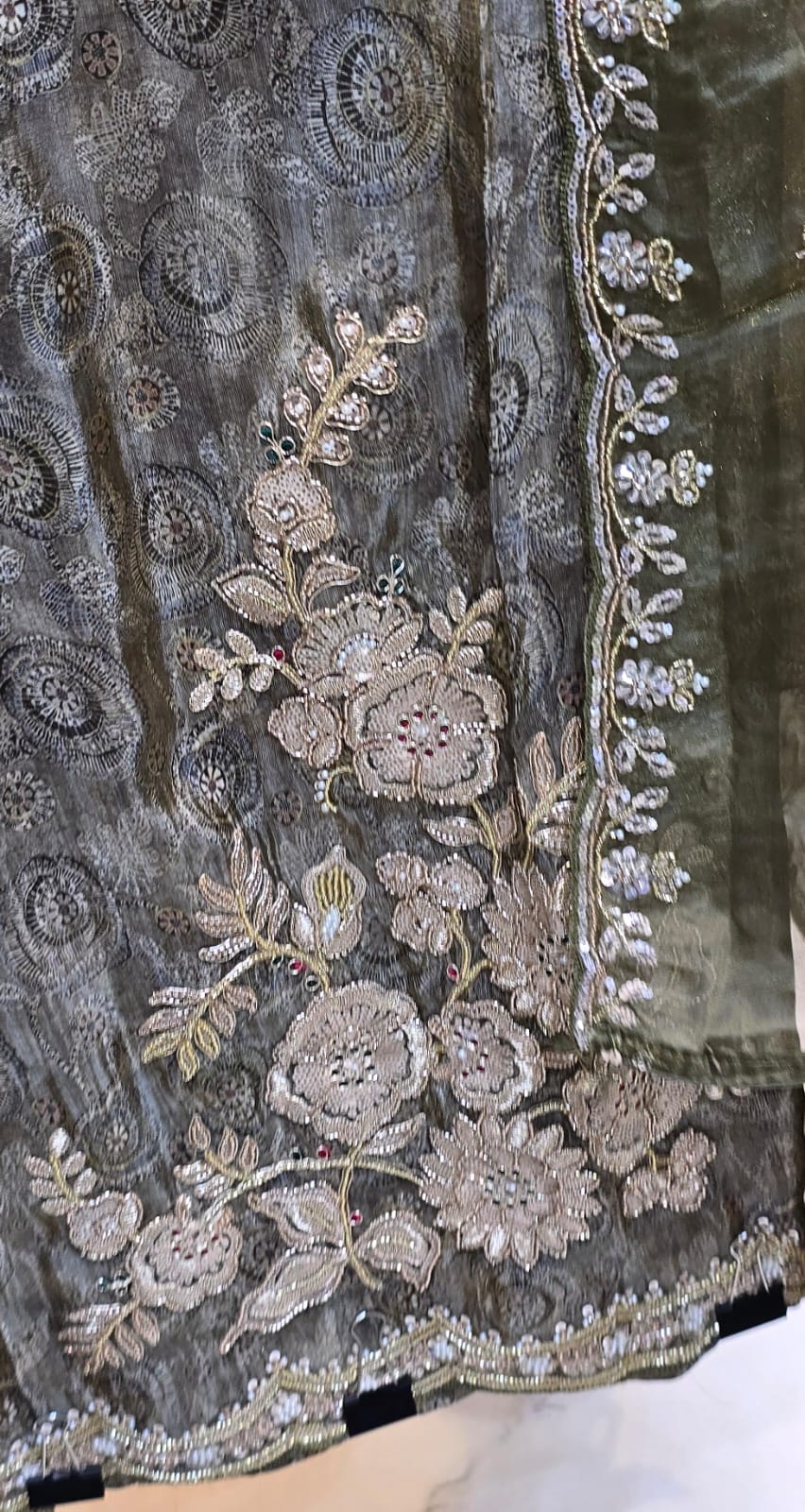 FESTIVE PRINTED  SUIT  WITH  ELEGANT DABKA WORK EMBROIDERY