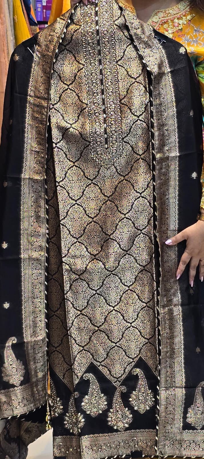 LUXURY BLACK SUIT WITH EMBROIDERY