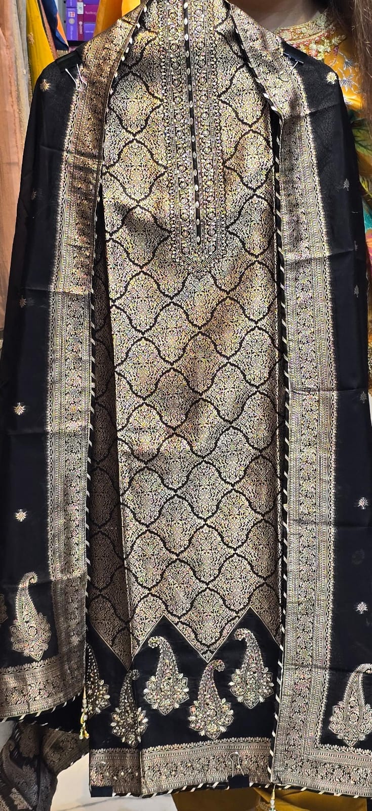LUXURY BLACK SUIT WITH EMBROIDERY