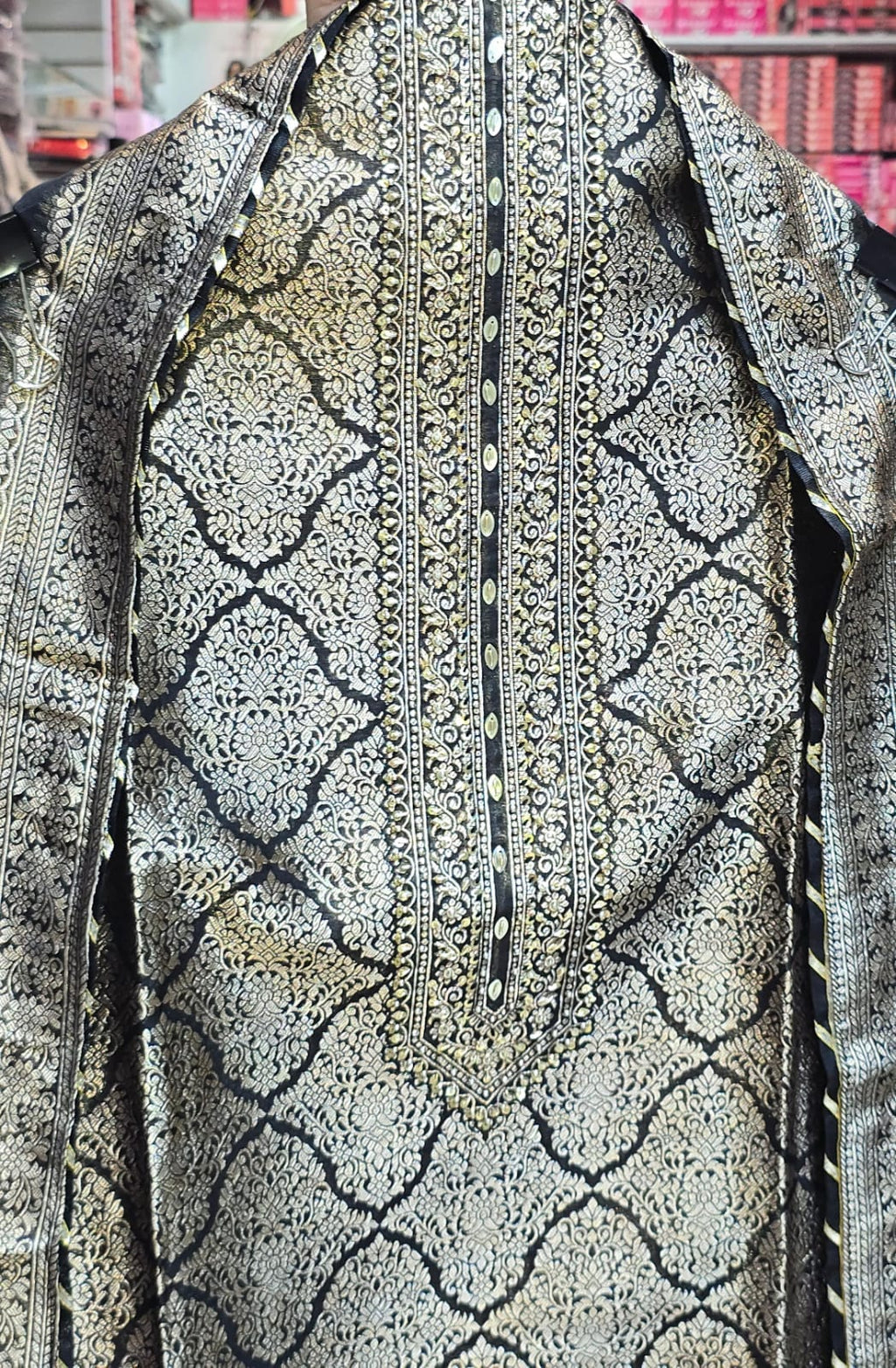 LUXURY BLACK SUIT WITH EMBROIDERY